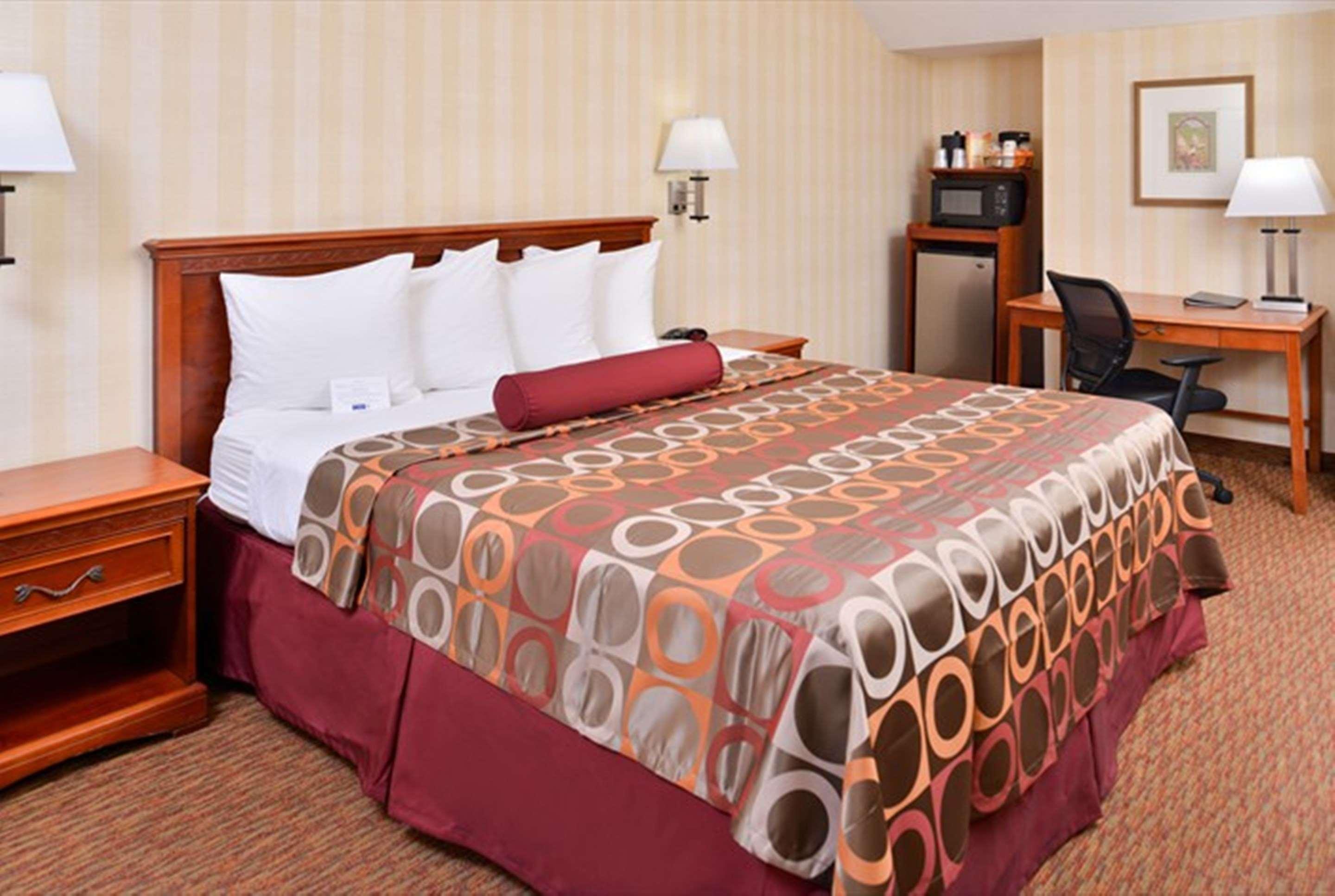Best Western Plus Raffles & Hotel